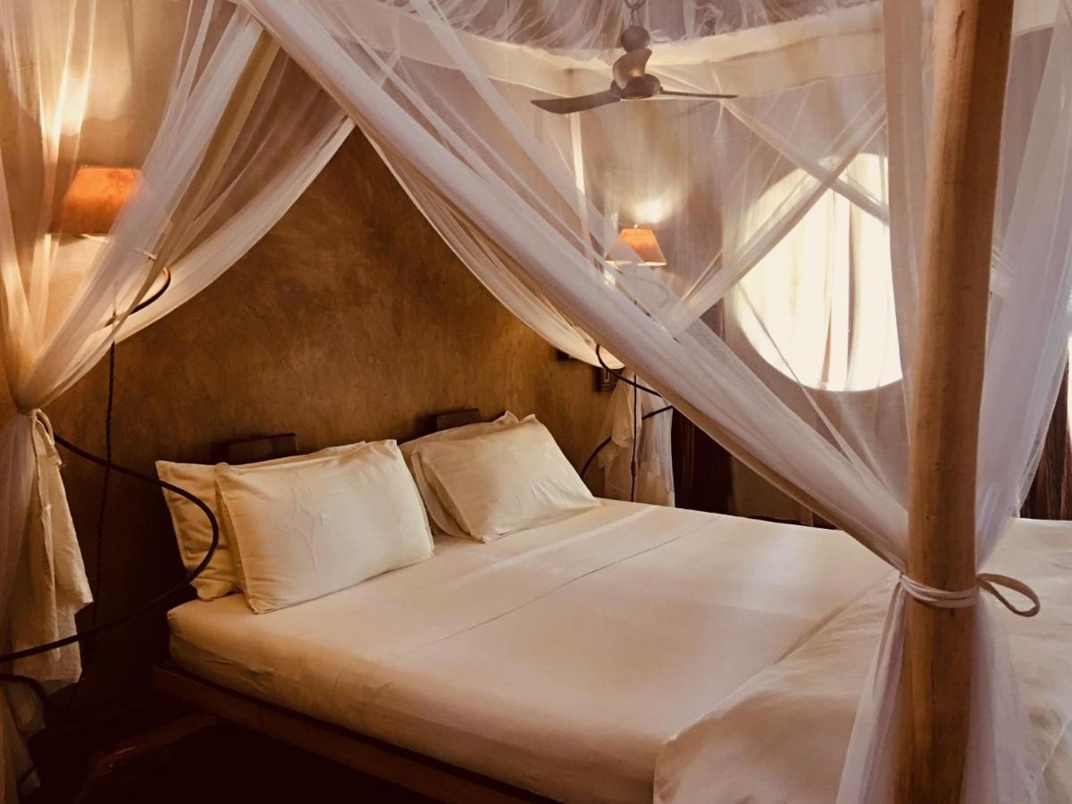 Bakuba Lodge - Le Petit Hotel Du Voyageur Ankilibe Buitenkant foto