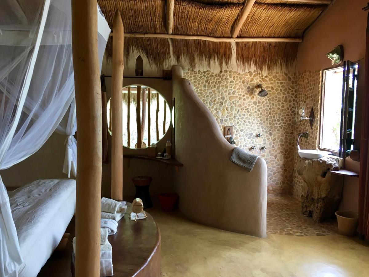 Bakuba Lodge - Le Petit Hotel Du Voyageur Ankilibe Buitenkant foto